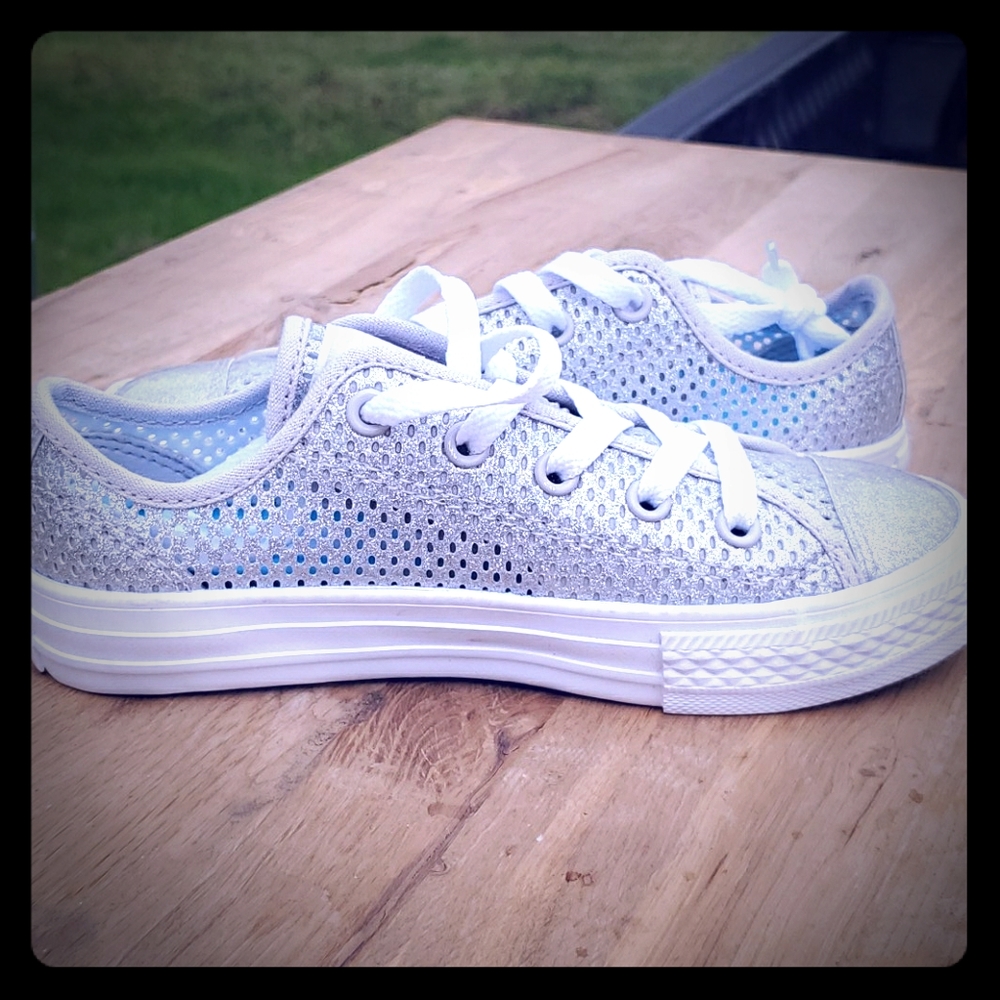 Never been worn: Glittery Airy All Star
